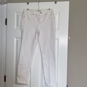 d. Jeans White Jeans